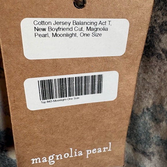 Magnolia Pearl balancing act tee - Picture 3 of 8